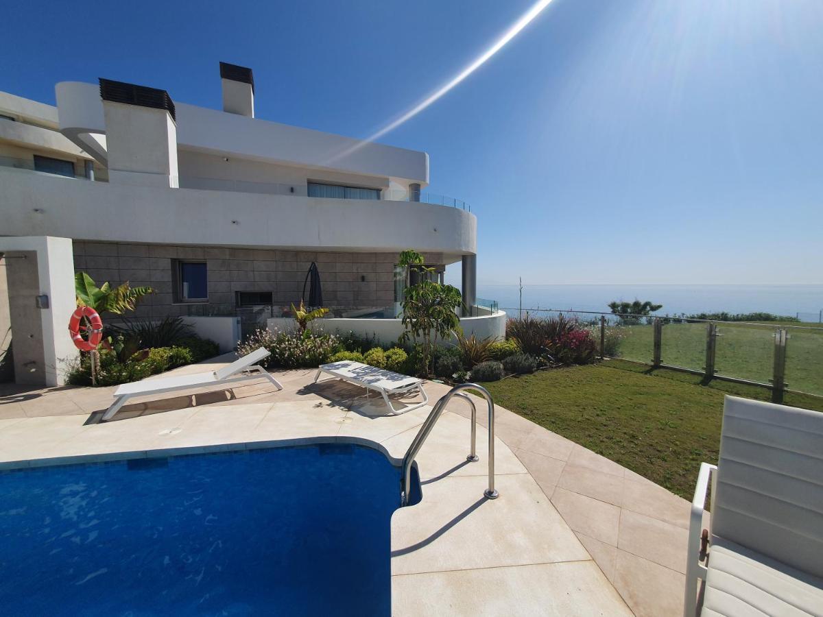 מיחאס Luxury Beachfront Apartment With Pool, Sauna, Fitness And Gym In Province Malaga, Andalusia מראה חיצוני תמונה