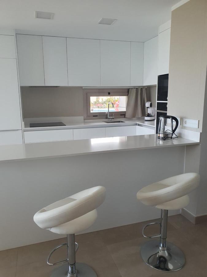 מיחאס Luxury Beachfront Apartment With Pool, Sauna, Fitness And Gym In Province Malaga, Andalusia מראה חיצוני תמונה