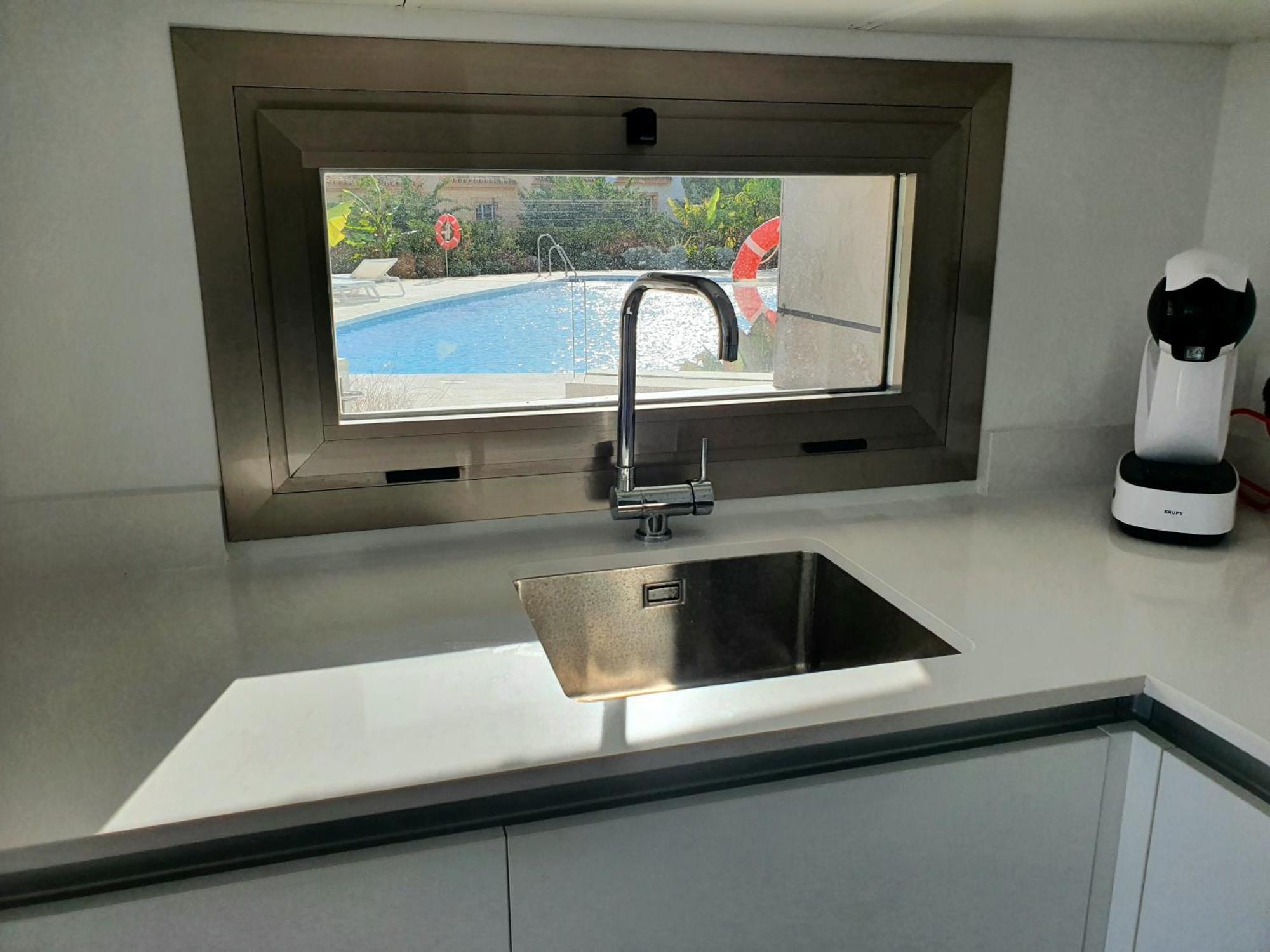 מיחאס Luxury Beachfront Apartment With Pool, Sauna, Fitness And Gym In Province Malaga, Andalusia מראה חיצוני תמונה
