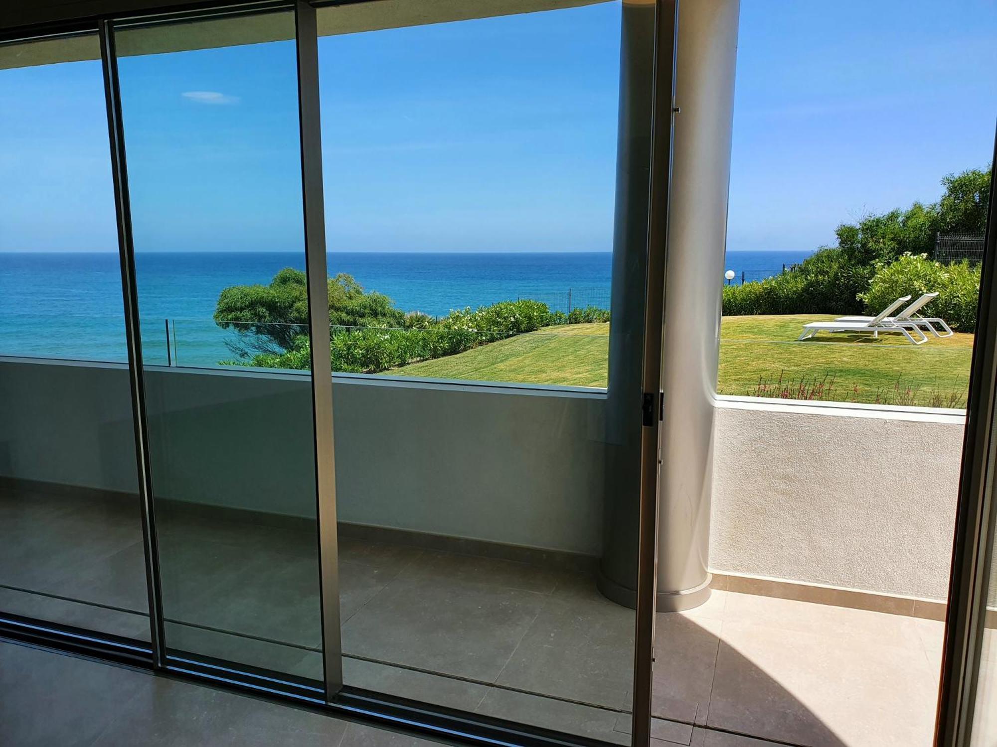 מיחאס Luxury Beachfront Apartment With Pool, Sauna, Fitness And Gym In Province Malaga, Andalusia מראה חיצוני תמונה