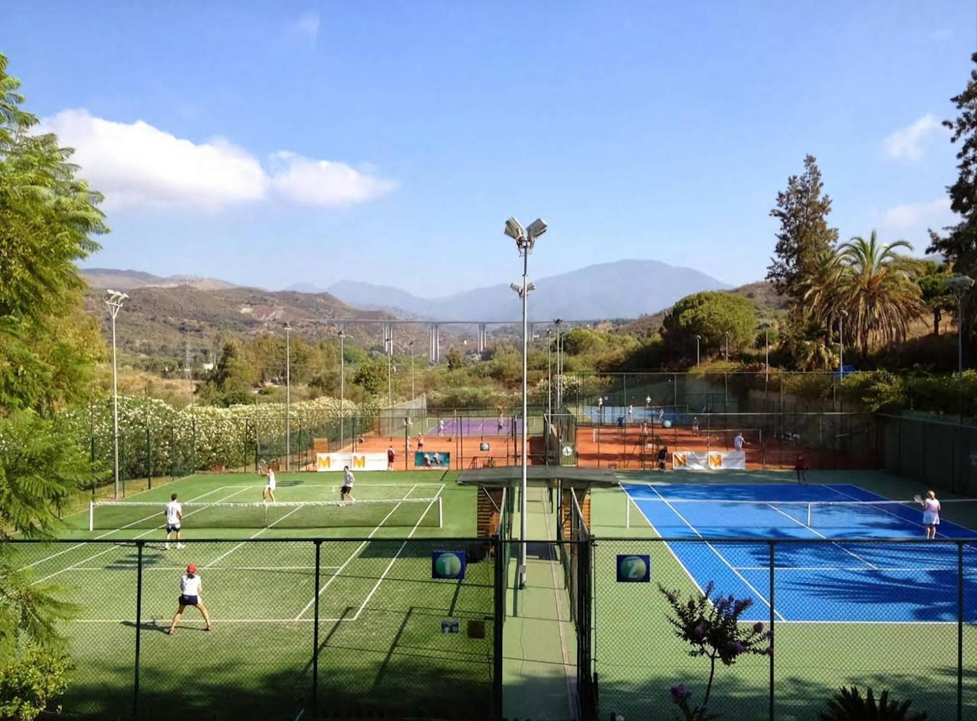 מיחאס Luxury Beachfront Apartment With Pool, Sauna, Fitness And Gym In Province Malaga, Andalusia מראה חיצוני תמונה