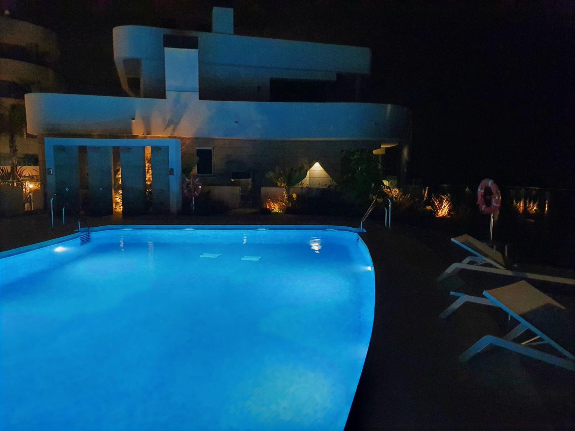 מיחאס Luxury Beachfront Apartment With Pool, Sauna, Fitness And Gym In Province Malaga, Andalusia מראה חיצוני תמונה