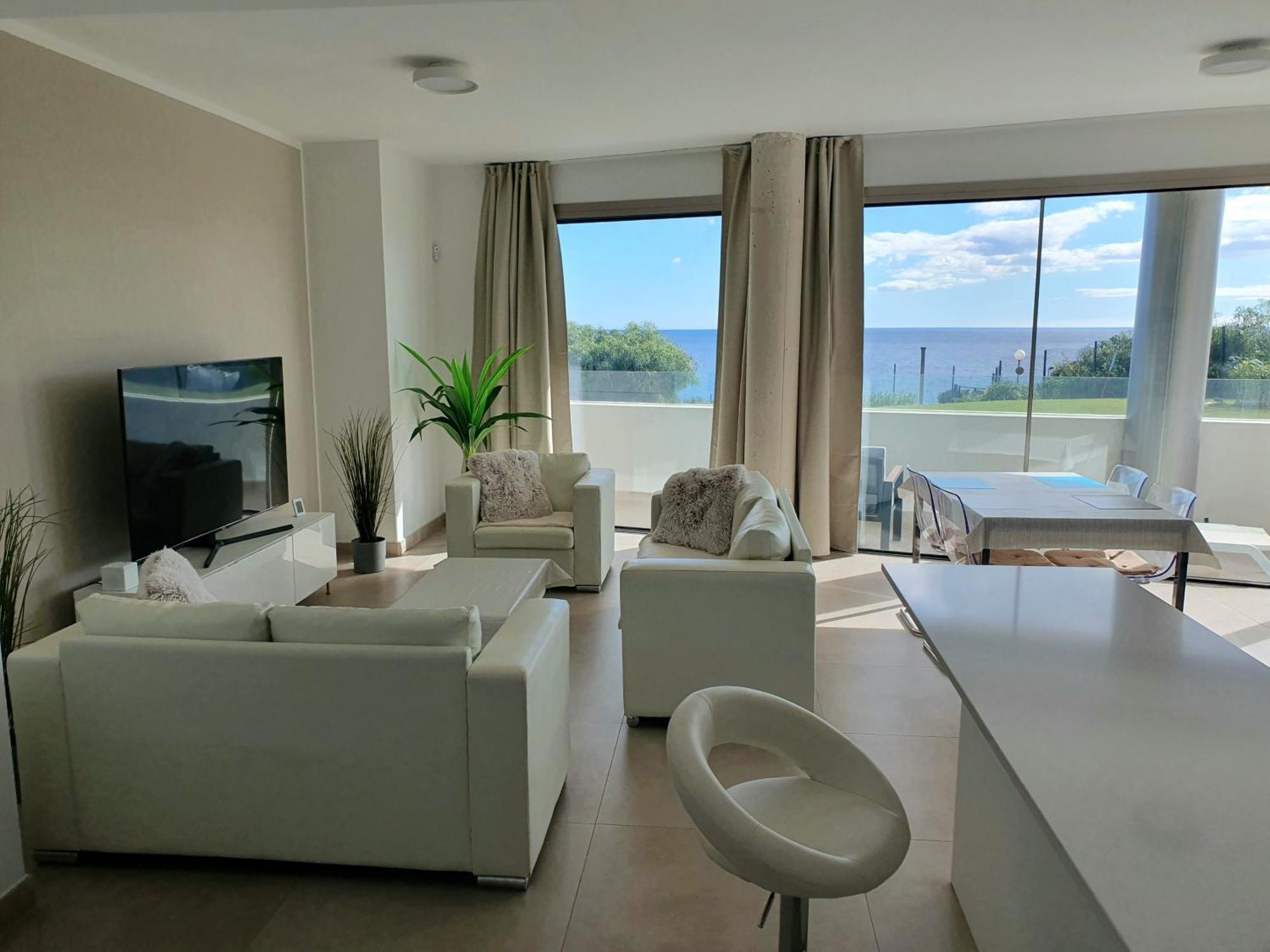 מיחאס Luxury Beachfront Apartment With Pool, Sauna, Fitness And Gym In Province Malaga, Andalusia מראה חיצוני תמונה